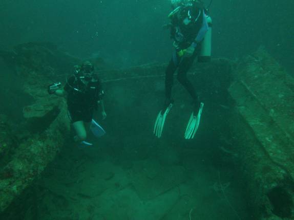 Explorando a piscina do Bianca C, o enorme navio-cruzeiro naufragado em Granada